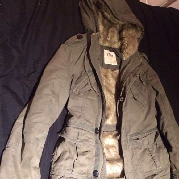 Sm TNA Aritzia Platoon Jacket WITH FUR LINING!!! - Picture 4 of 4